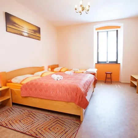 Apartma Na Starem Placu Lägenhet Idrija