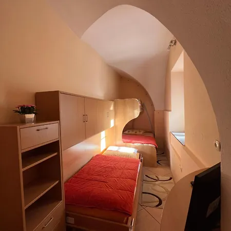 Apartma Na Starem Placu דירה *